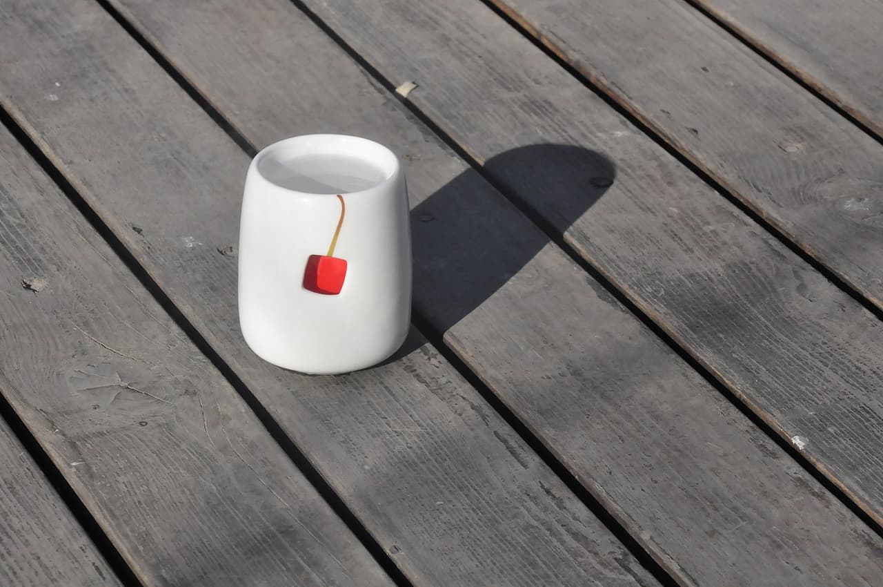 Yun bone china cup — detail